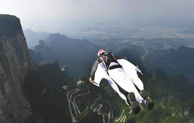 翼装飞行女孩天门山身亡事件,翼装飞行身亡女生