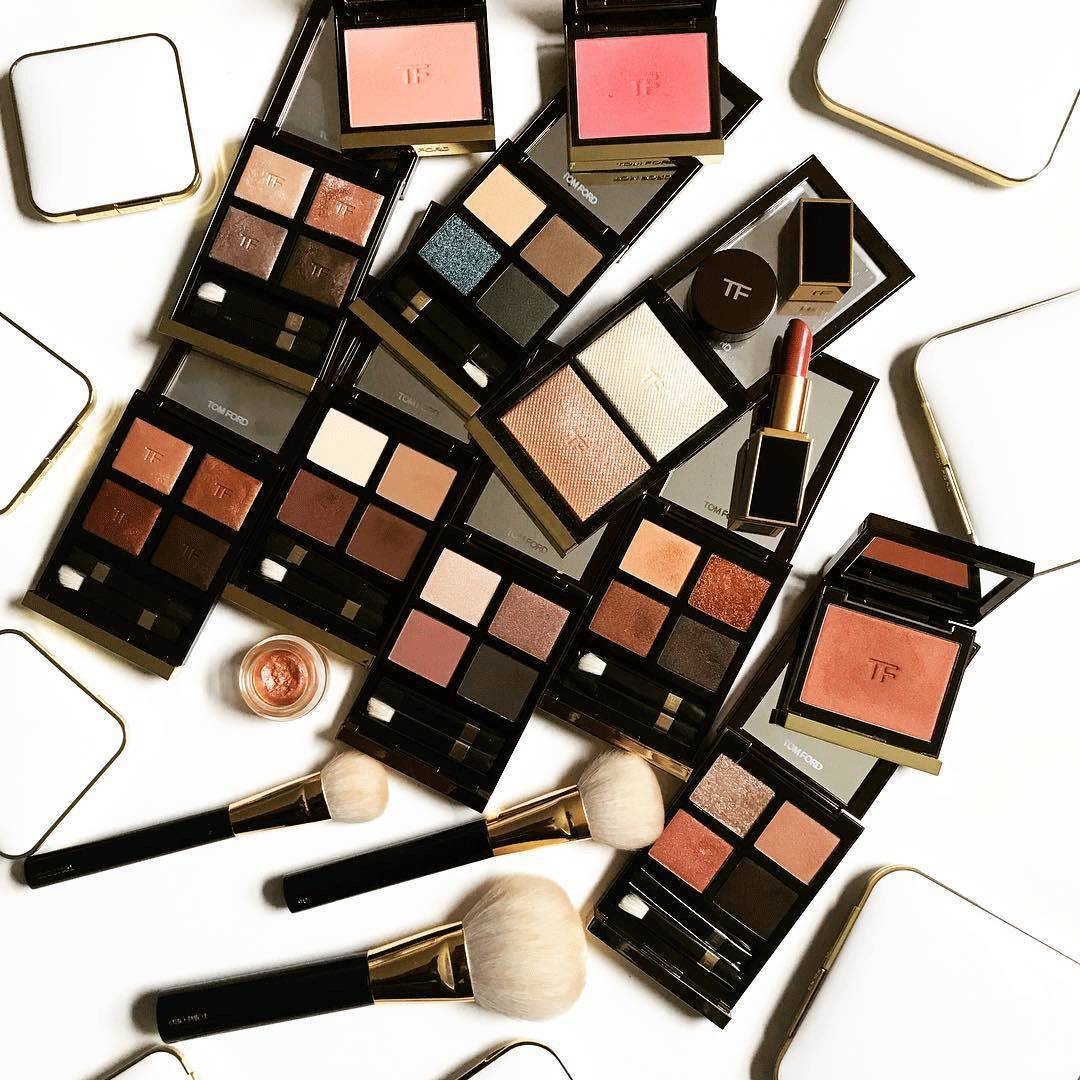 低饱和度眼影盘推荐好上色持久 (细腻不飞粉大牌眼影盘推荐)