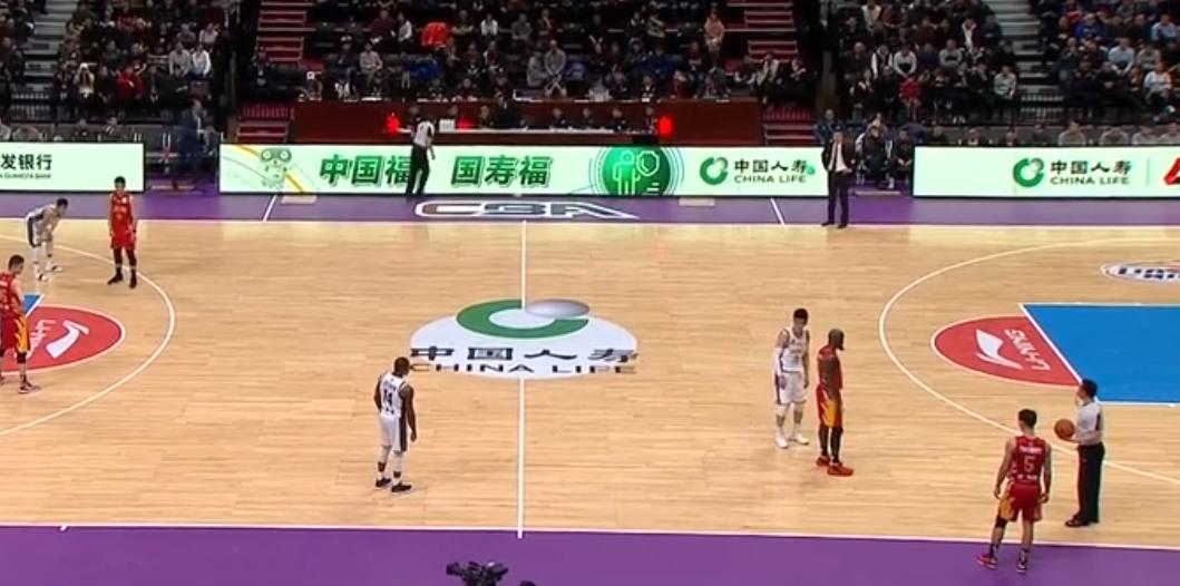 cba教练大闹技术台,cba裁判再次惹争议