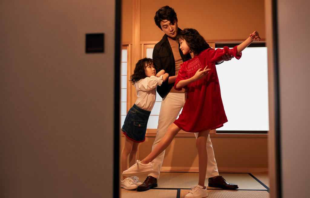 陆毅两女儿穿毛衣,陆毅女儿穿的裙子