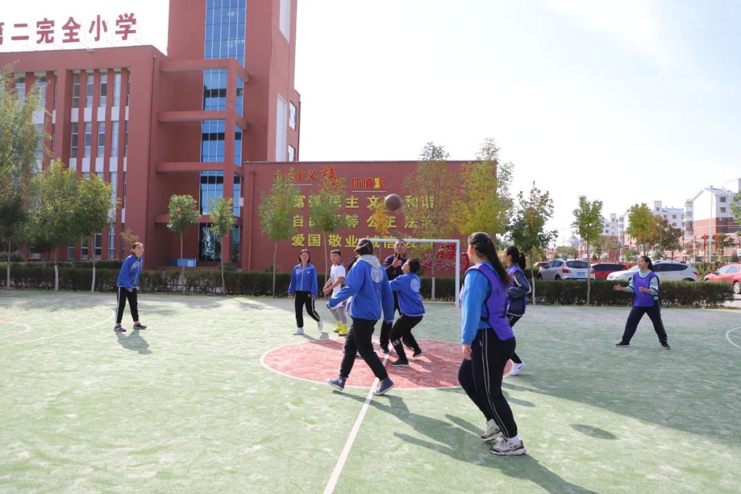 后旗校园足球比赛,乌拉特后旗一完小的足球比赛