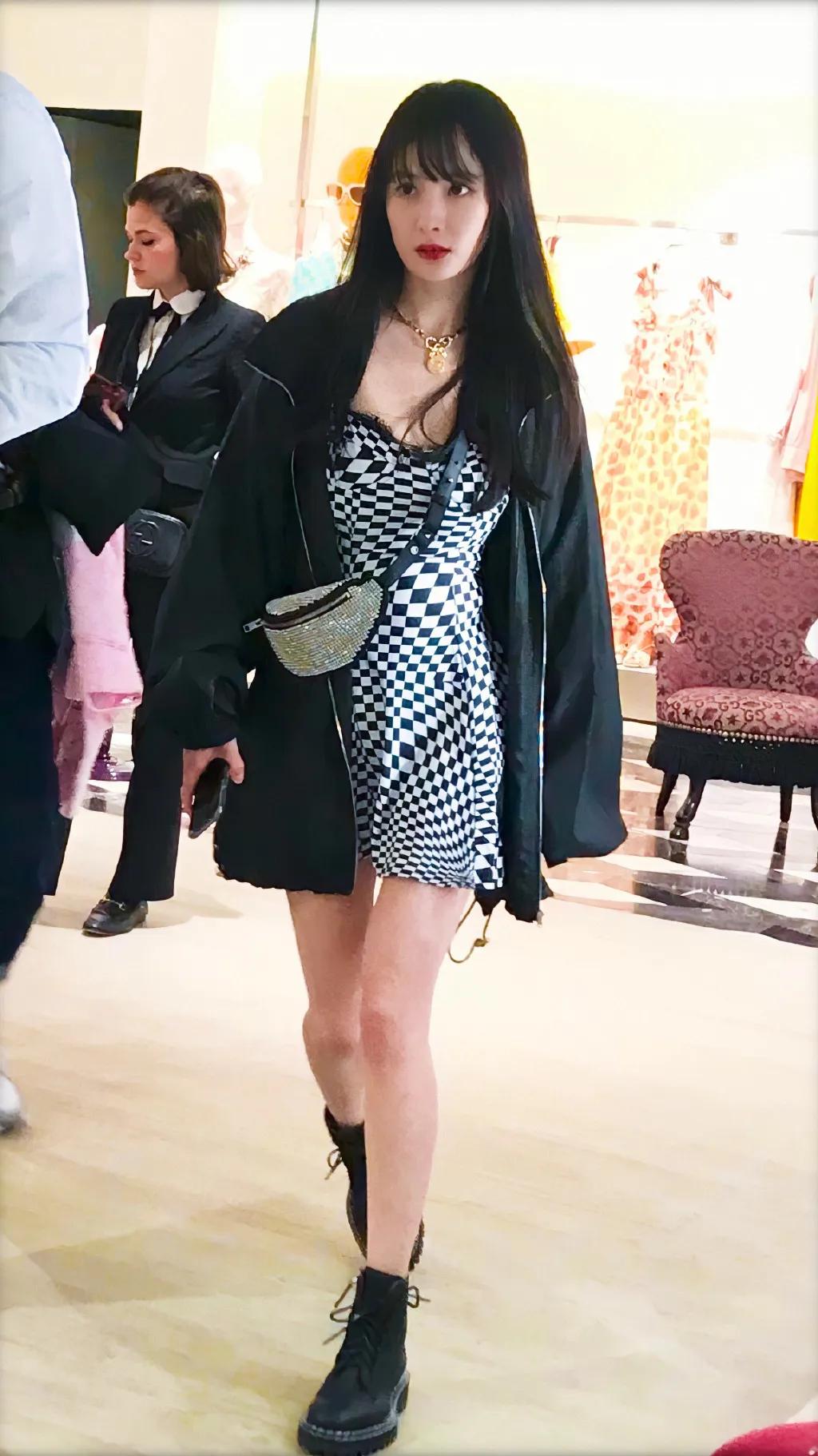 杨幂穿搭和lisa穿搭,俘获女生的穿搭