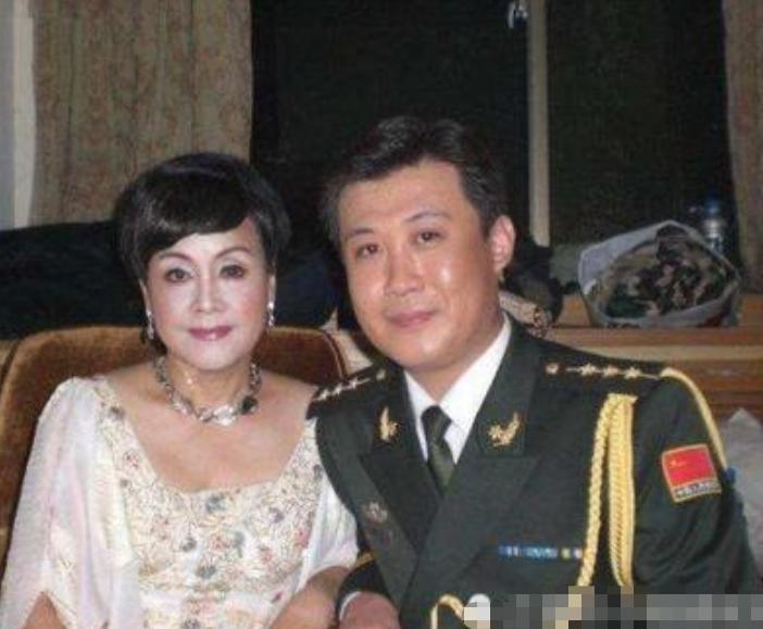 李谷一和二婚丈夫照片,一婚嫁恩师二婚嫁王刚视频