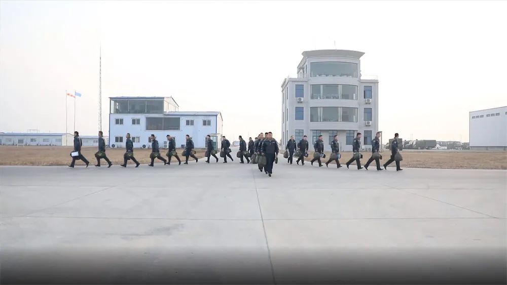 江淮雄鹰亮剑视频,升空即战斗