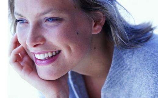 皮肤上长了一个痣怎么办,皮肤上长痣是什么癌