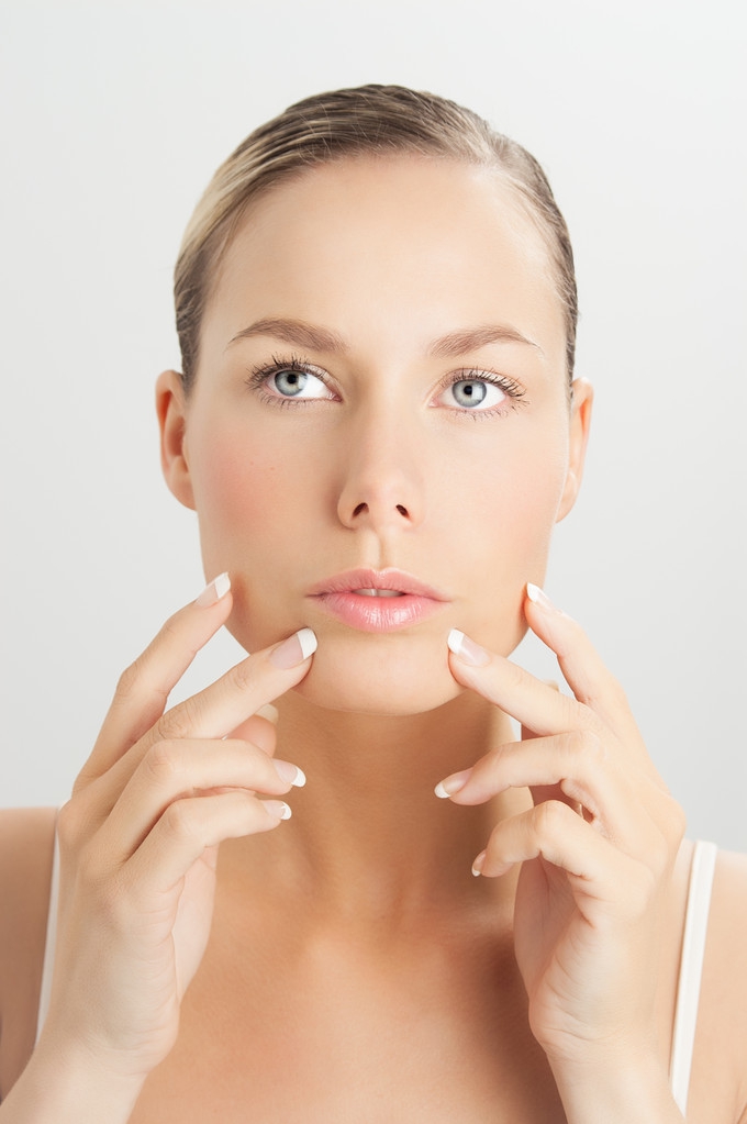 怎么减少脸上油脂分泌过多,脸上油脂多怎么去除最快