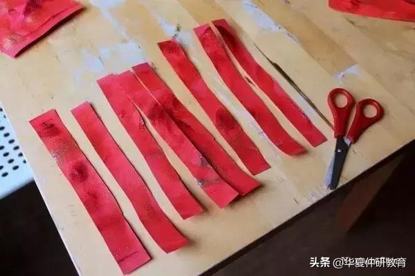 幼儿园元旦手工制作：鞭炮灯笼卡纸舞龙