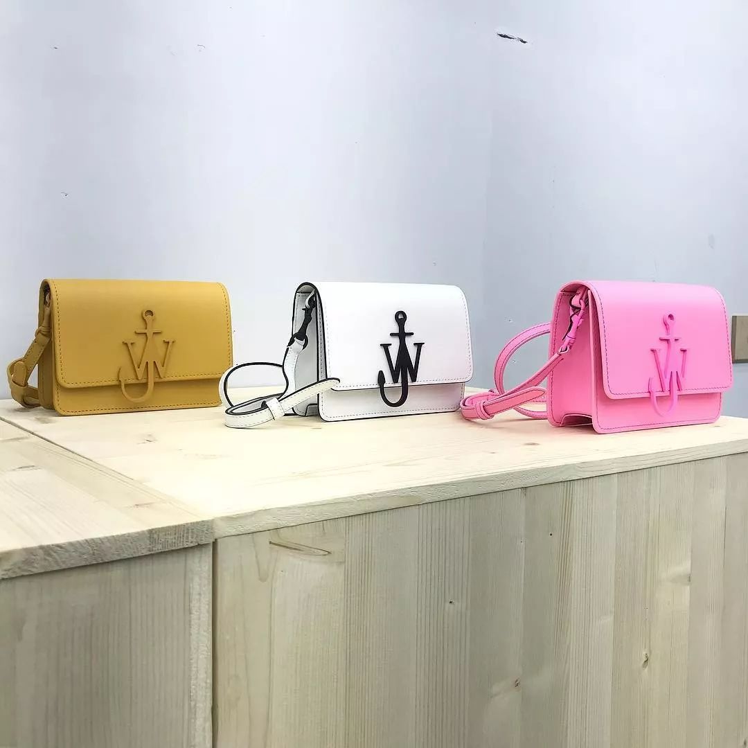 杨幂穿的潮牌aape,杨幂带火的韩国潮牌