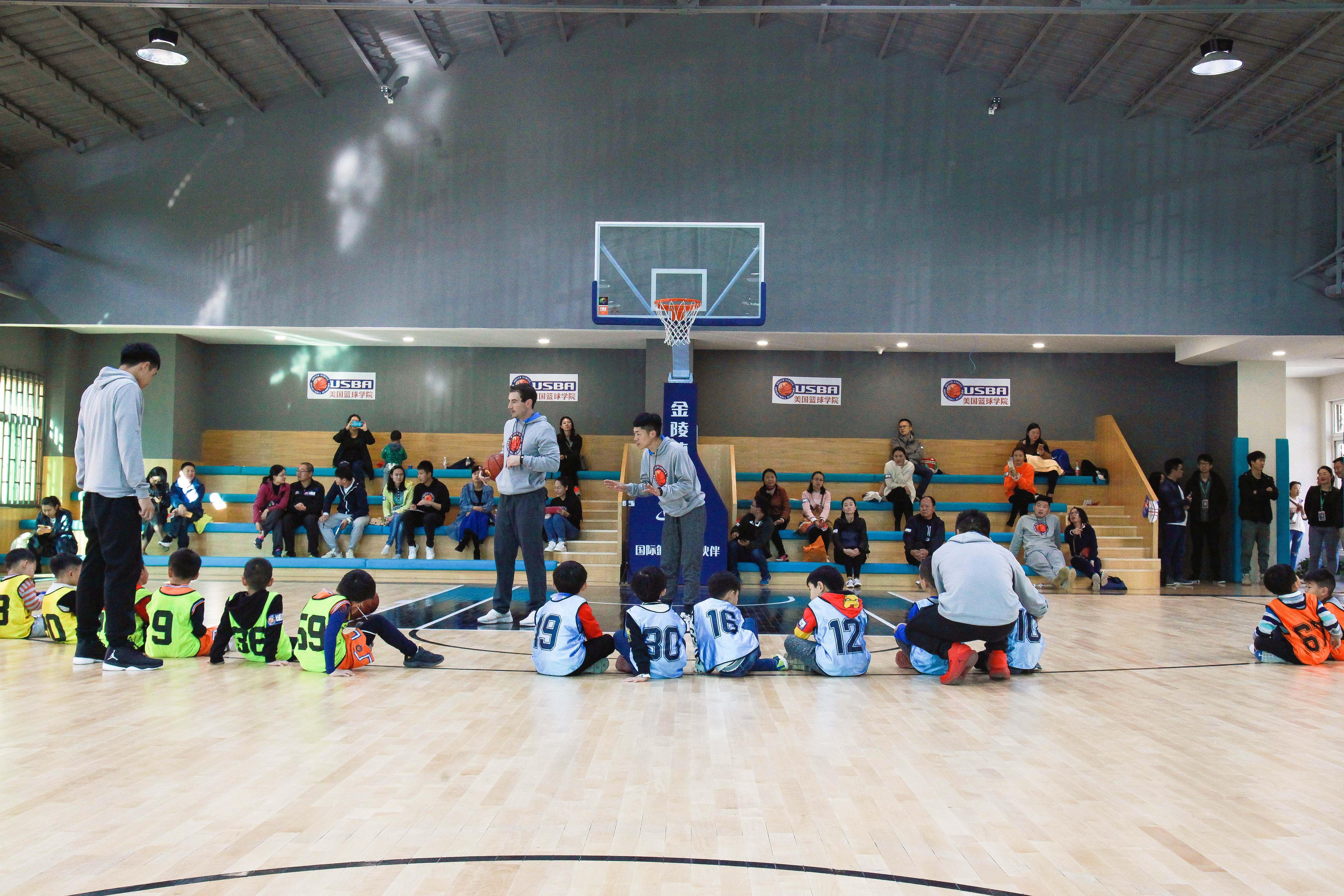 全场篮球技巧防守,篮球怎么防守对手强突上篮