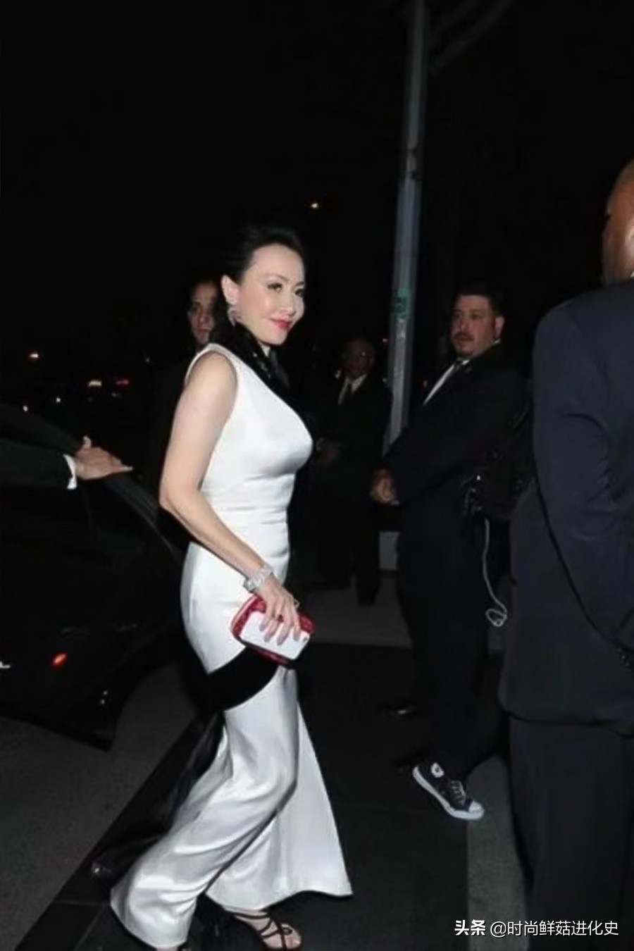 刘嘉玲穿蕾丝裤出席活动 (刘嘉玲紧身裤穿搭)