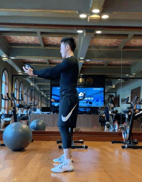 教你八个深蹲的动作,深蹲腰不直立是怎么练