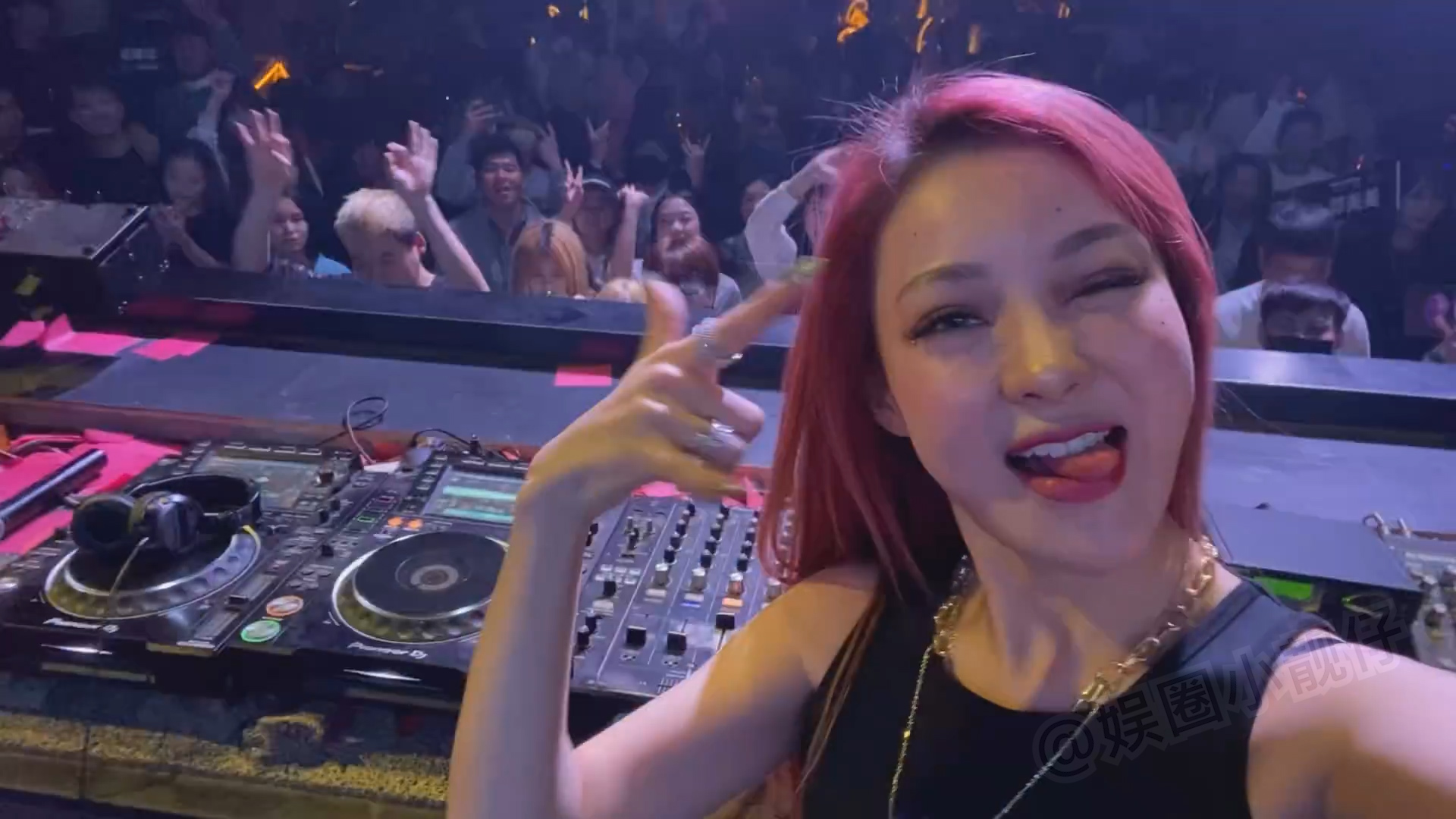 坐牢5年躺赚300万，郭美美的糜烂生活，扯掉多少网红的遮羞布