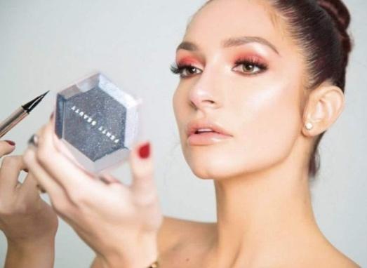 脸白但要遮瑕怎么化妆,妆怎么化才显得干净细腻