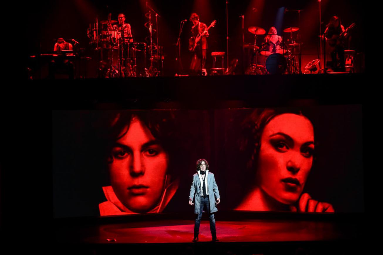 摇滚红与黑叮咚首演,摇滚红与黑最火版