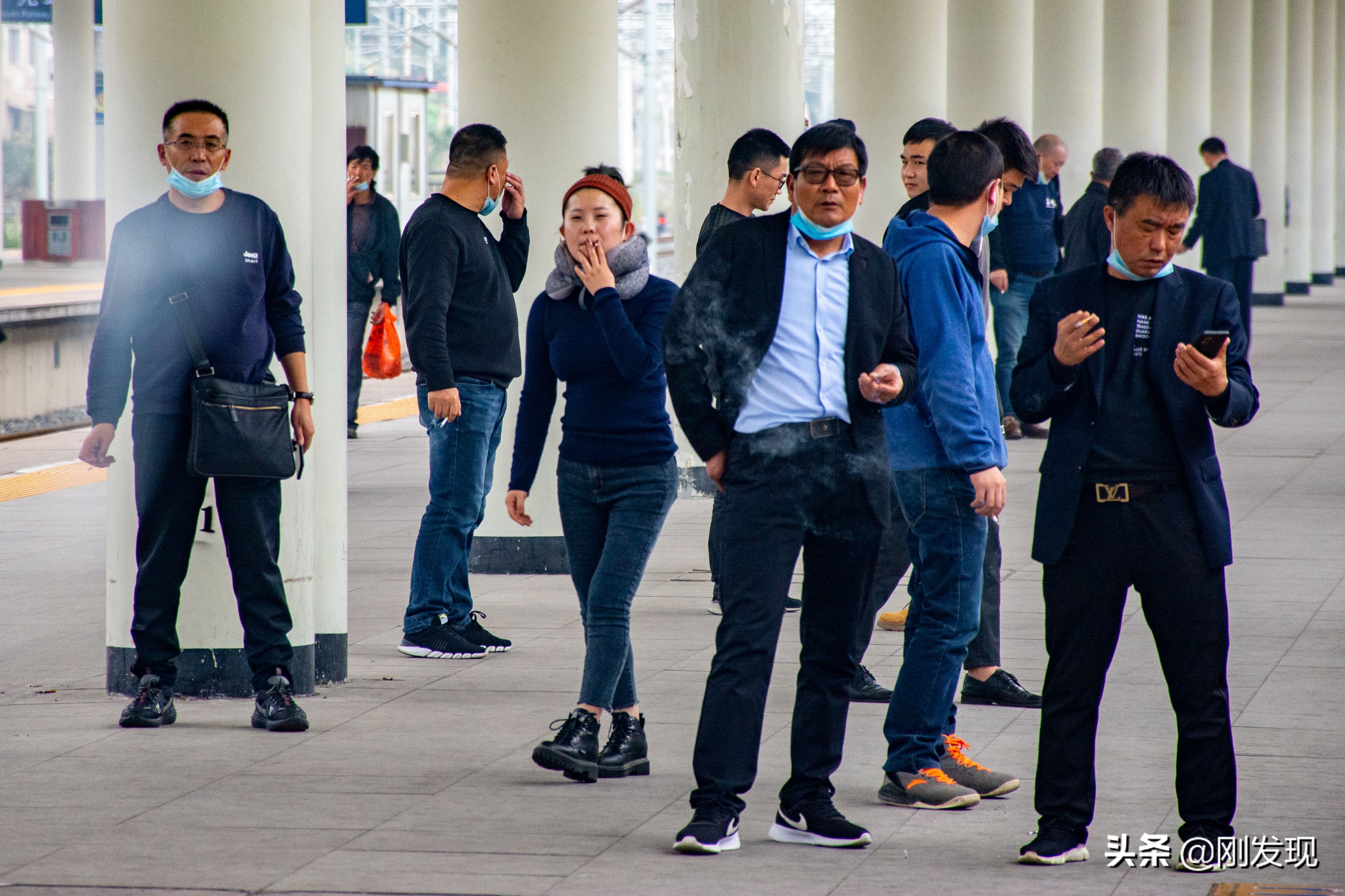 在高铁上抽烟对列车有什么影响,高铁车上抽烟多久不能再乘高铁