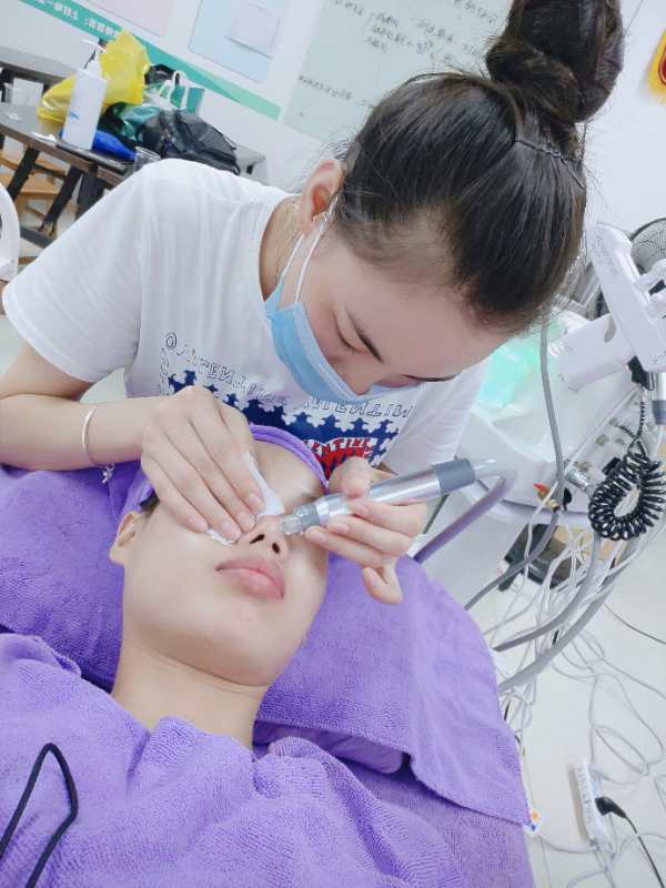 学美容就去专业的美容学校,如何选择美容学校