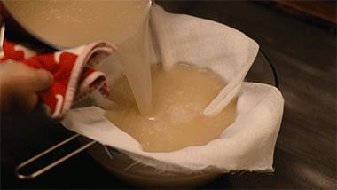 这么大的蟹粉灌汤包你吃过吗,用蟹粉烹制美味可口的蟹粉汤包