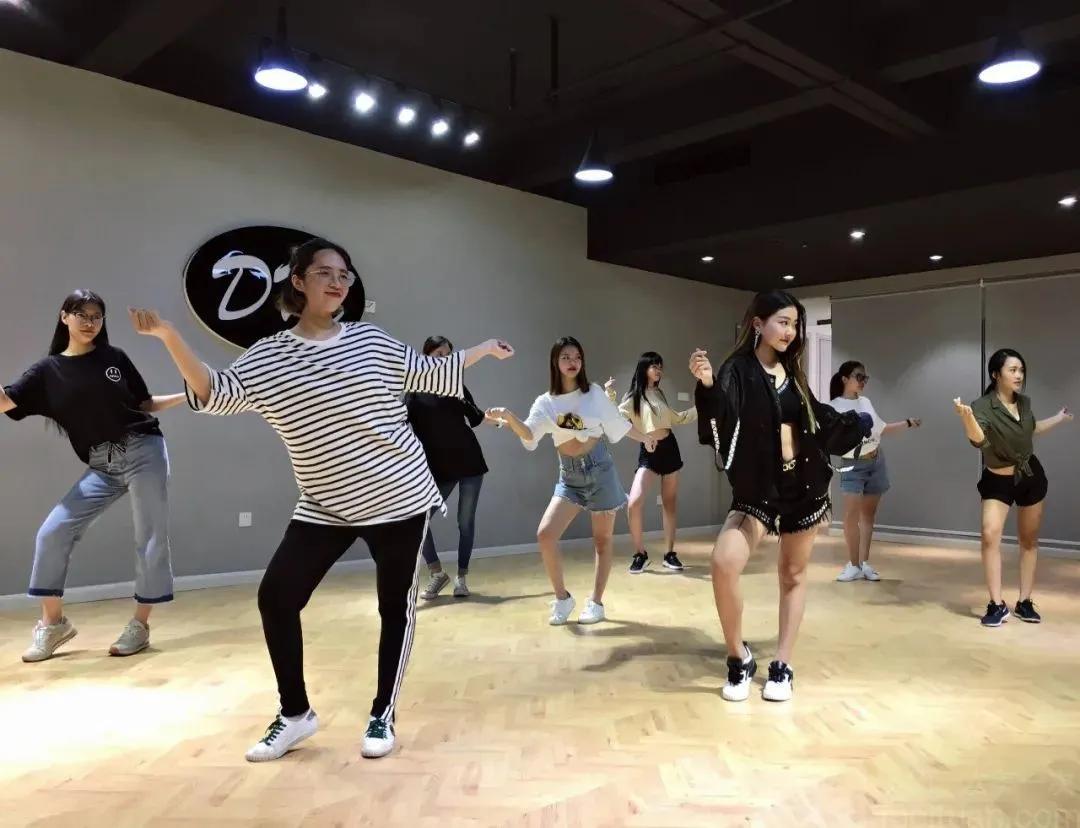 河南游泳健身连锁店,开封市游泳训练馆团购