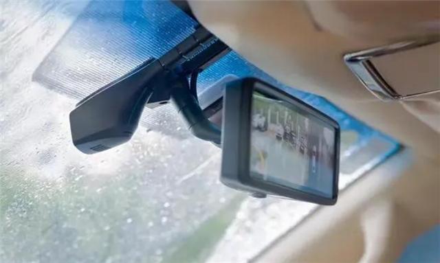 车没发动行车记录仪有用吗,车里自带的行车记录仪有用吗