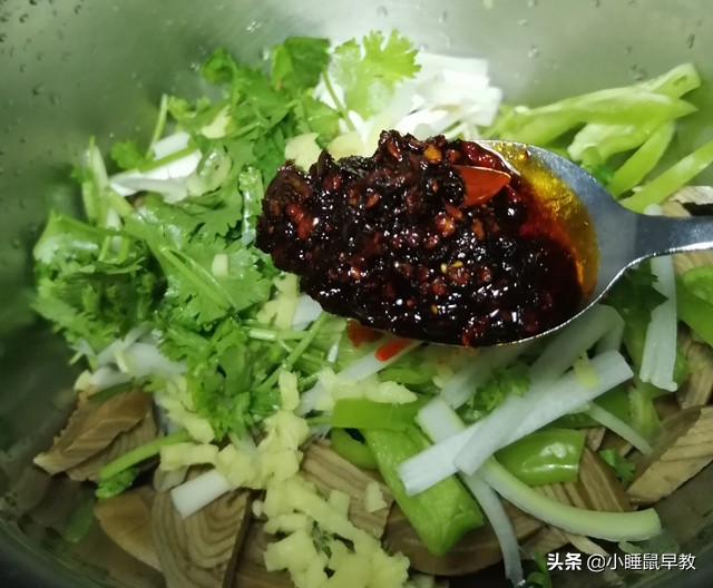 凉拌火腿怎么调的好吃,凉拌菜里的素火腿是怎么做的