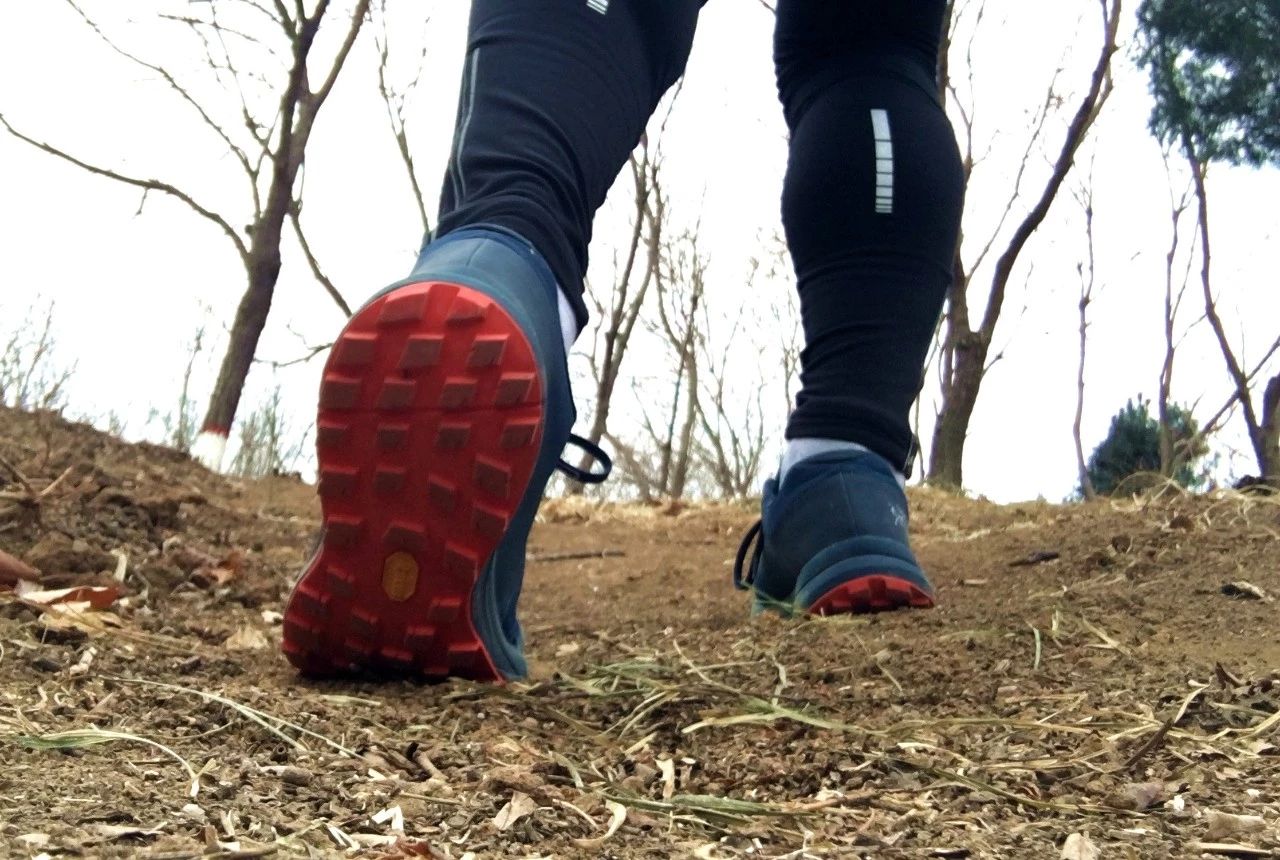 透气耐磨，带你纵横山巅：始祖鸟越野鞋评测