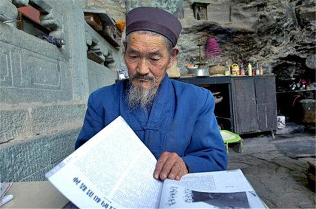 老道士独守太子洞27年，不吃肉、不恋爱、自称是小孩，这是信仰
