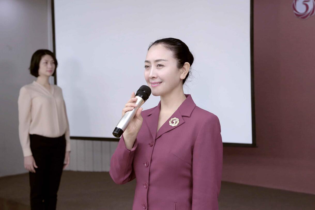 作为局外人，分析一下礼仪培训师职业好不好做-风尚圈