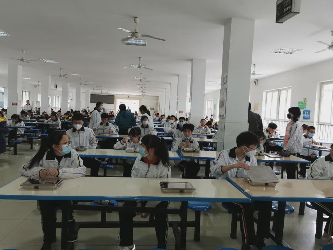 细雨过后空气清新,春雨过后的泥土气息