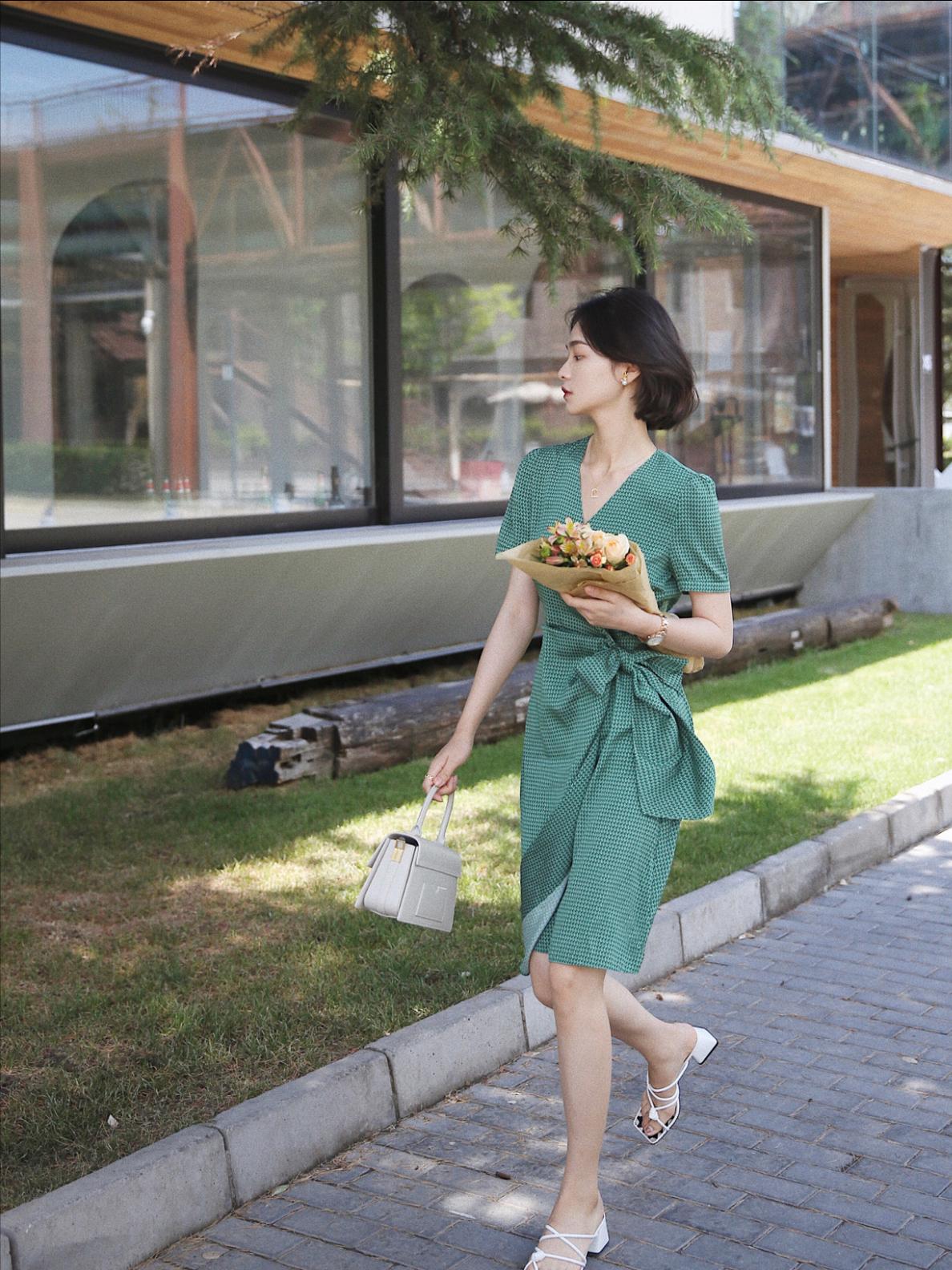 今年夏天碎花裙特别流行,今年最流行的碎花裙是哪一款