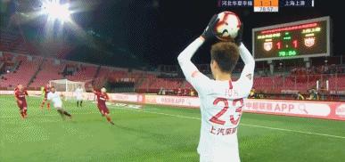 已被中超同化？艾哈完美弧线扮演关键先生，他一遇国足就脚软