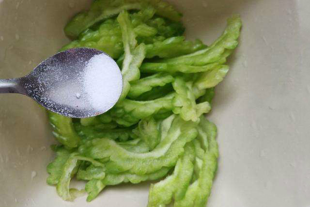 苦瓜怎么去除苦味小妙招,苦瓜太苦怎么做得好吃