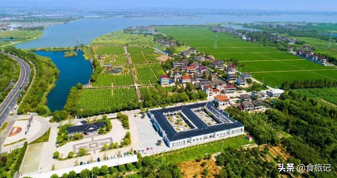 丝巾的气质系法,一条小小的丝巾可以点缀你的气质