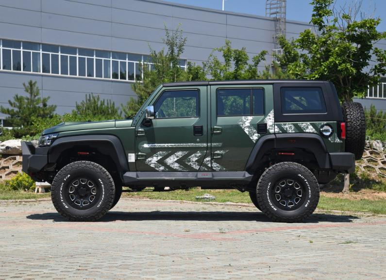 中国十大硬派越野车能上山能下河,硬派越野车上山下河无所不能