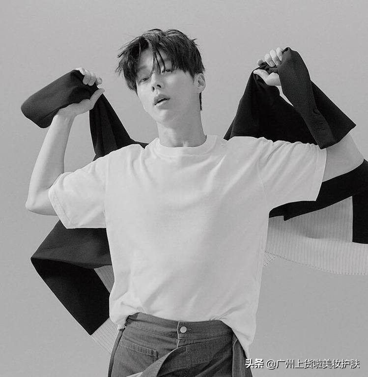 三款热搜的男生清爽露额头发型!让女孩对你刮目相看