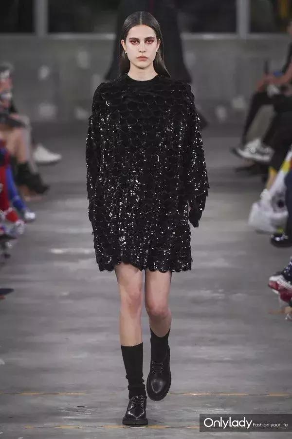 张艺兴valentino东京神图,张艺兴valentino秀场表演