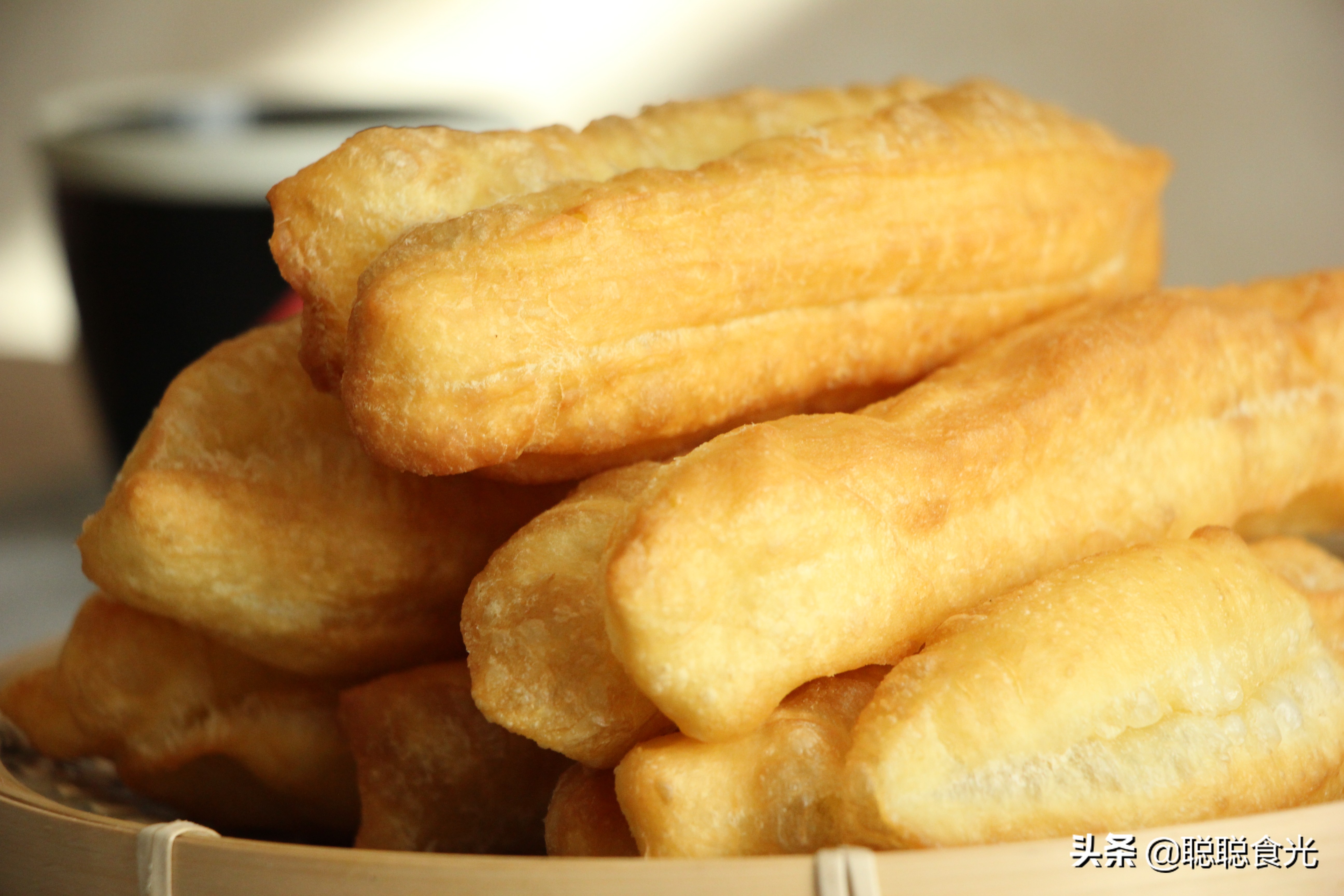 油条自发粉炸油条蓬松的全过程,炸油条用酵母好还是油条膨松剂好