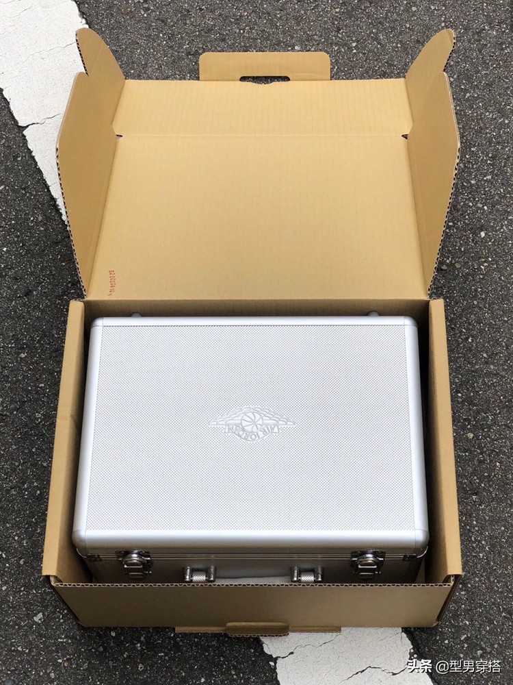 活久见!联名款买不到,就连鞋盒我也不配了