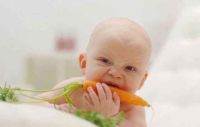 三岁孩子小黑牙父母无知惹的祸,小男孩满口黑牙