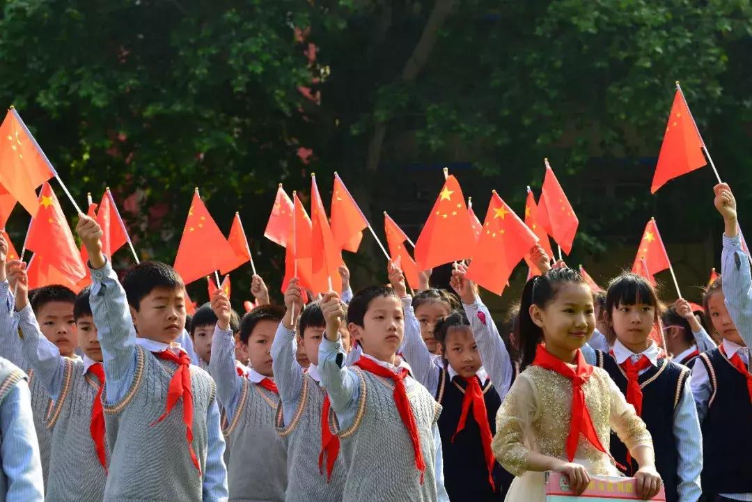 绿茵草地挥斥方遒阳光体育梦圆今朝