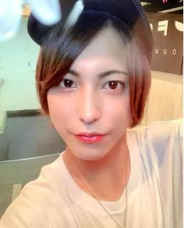 中年女人也需要爱！26岁男子当“职业男友”月入100万