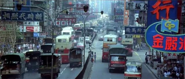 《巴士奇遇结良缘》：引进内地最早的一批港片，男主演过无间道2