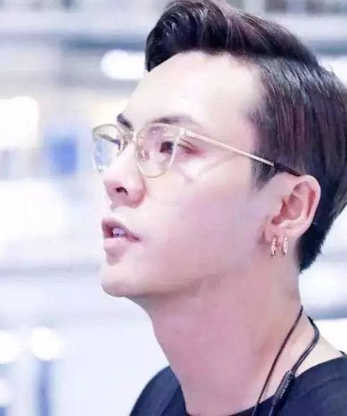 陈伟霆戴耳钉视频,陈伟霆黑色耳钉