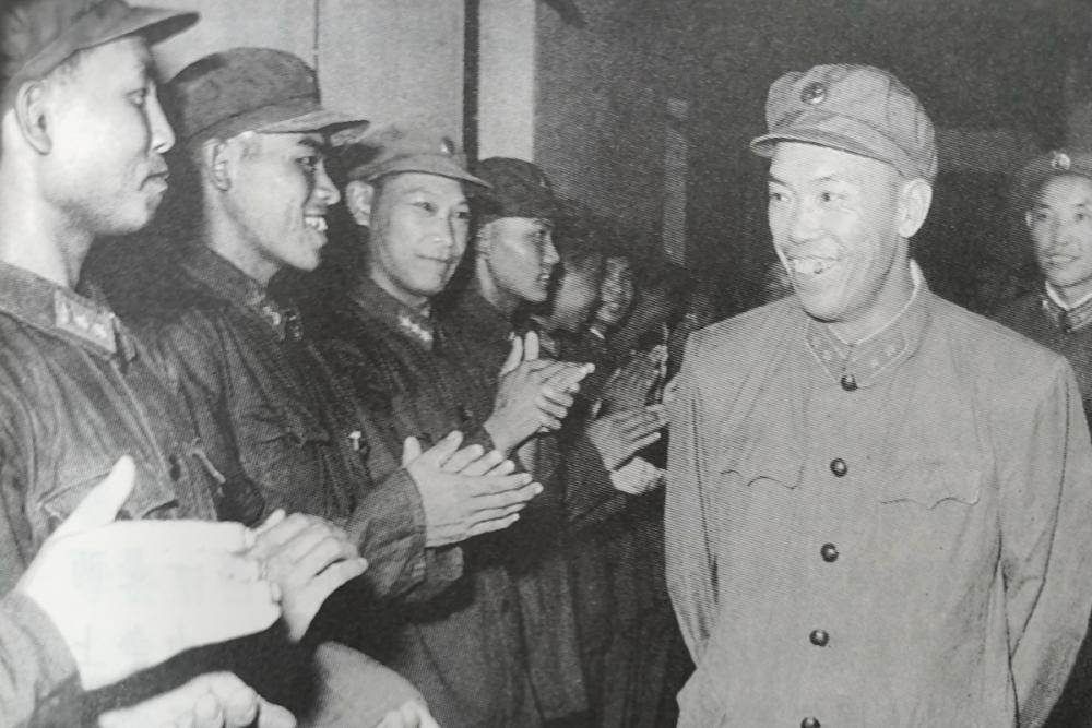 虎将梁兴初去世，战友要求解剖尸体，为何妻子强烈拒绝？