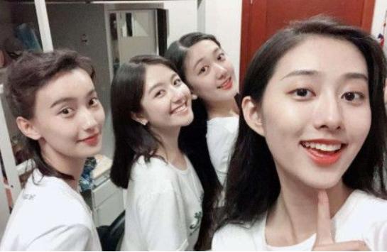 校内读书人vs校外都市丽人文案,校内读书人vs校外都市丽人字幕