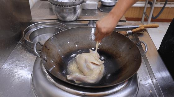 砂锅炖多久猪脚脱骨,不用砂锅炖鸡怎样炖不柴不老