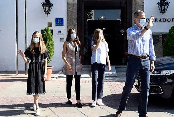 zara穿背心,西班牙王后莱蒂齐亚zara