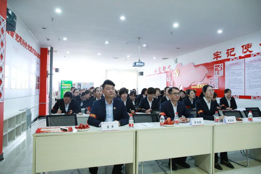 速围观！这一群人大碗喝酒，豪迈摔碗宣誓，是在搞什么大事儿？