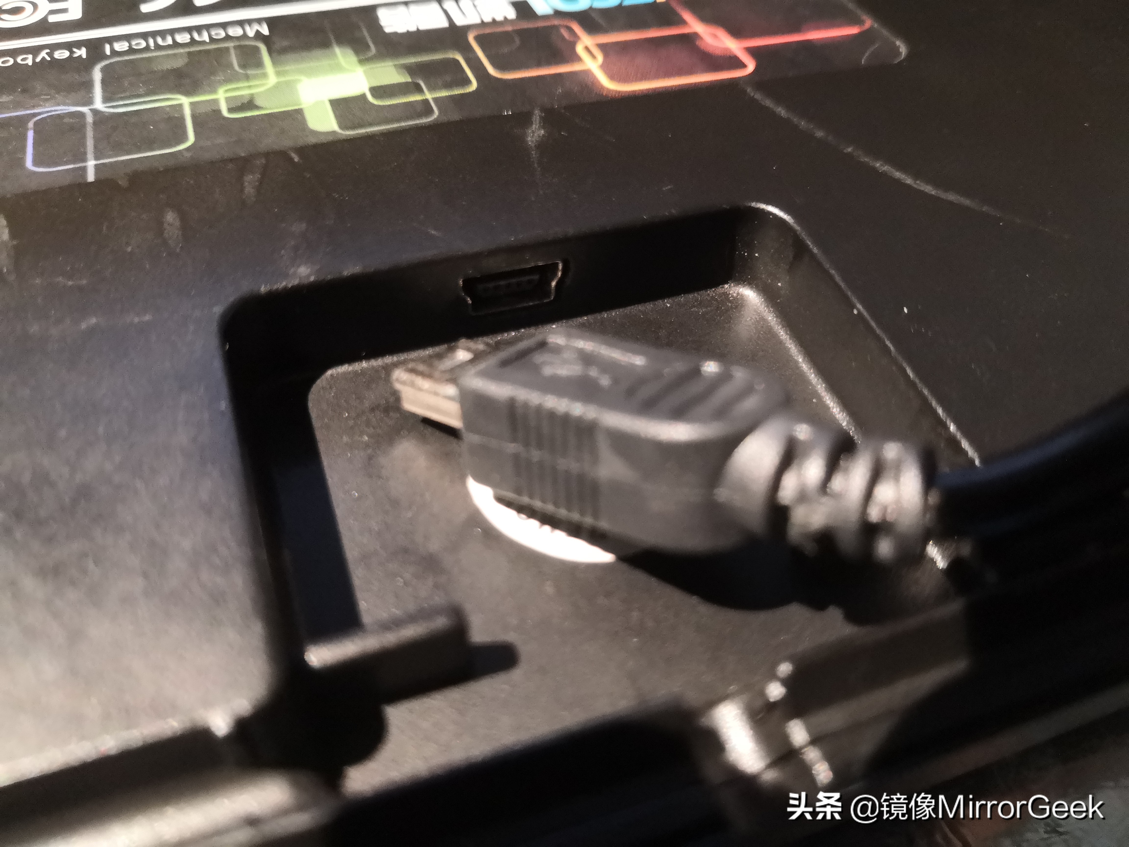 好用的机械键盘可自改,捡垃圾制作武器