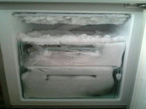 冰箱老结冰教你几招彻底解决,冰箱老是结冰怎么快速除冰