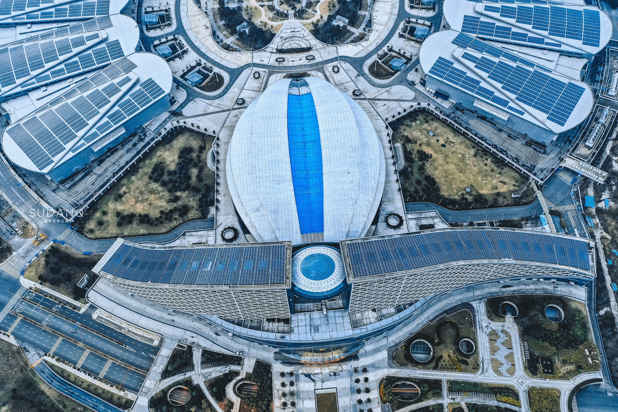 航拍全国第三的博览中心，面积相当于17个足球场，武汉人的骄傲